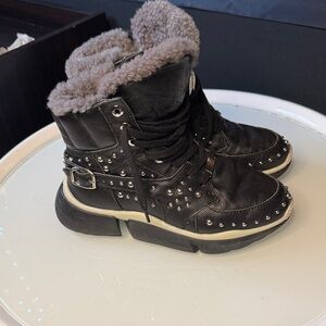 AU & MU Australia Women's Black Studded Combat Boots with Fur Lining